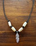 Indianerschmuck Lederkette Feder